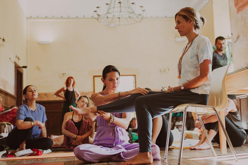 Pré requis nécessaire en terme de pratique pour suivre une formation de professeur de yoga sérieuse - Lola Papas